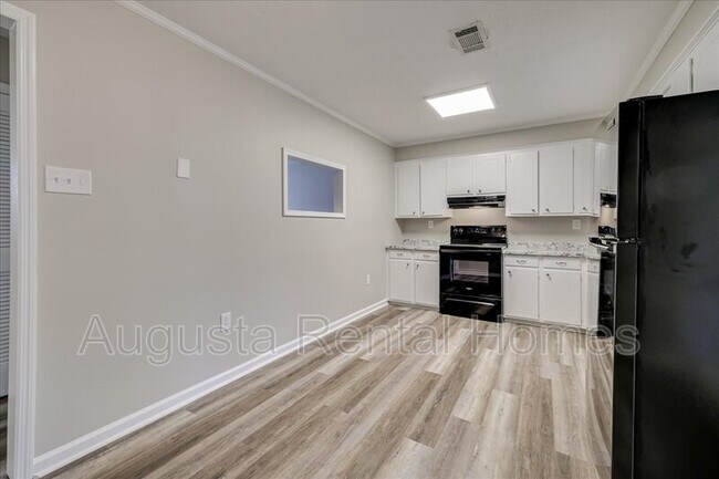 Building Photo - 3603 Columbine Dr