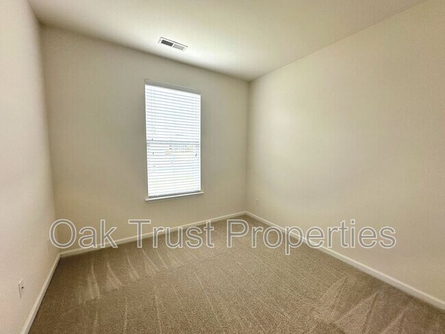 Building Photo - 3058 Nantuckett Ave
