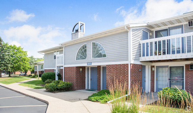 Foxcroft Apartments Exterior - Foxcroft Apartments