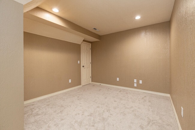 Building Photo - 5095 S Wanda Gray Ave