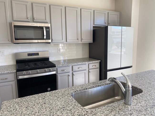Building Photo - 6015 Weddington Pointe Dr