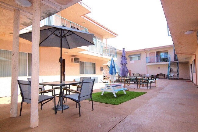 Building Photo - Hidden Gem in Royal Tampa | Prime Victory & Tampa Location | 2BR with Private Condo