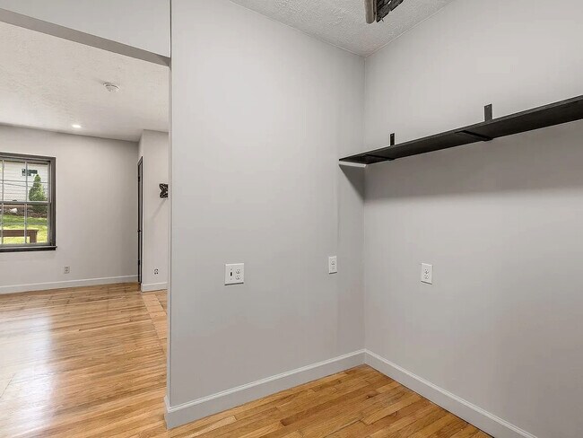 Building Photo - 3358 Pierce St