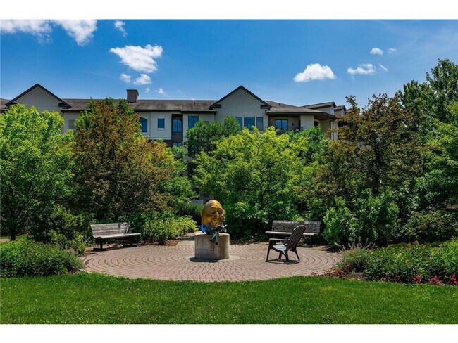 Building Photo - 5250 Grandview Square