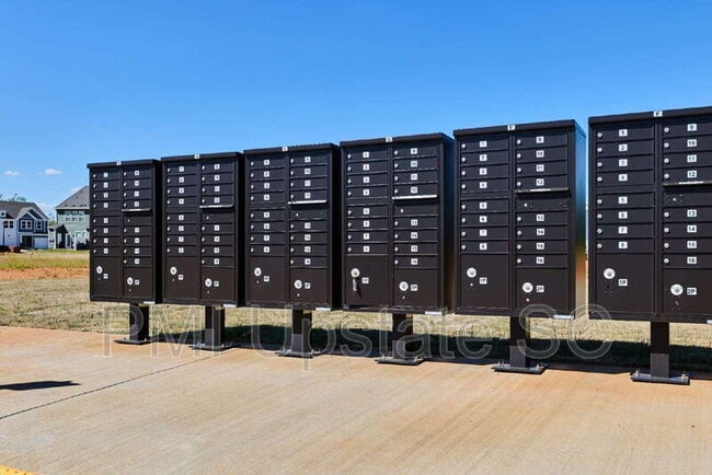 Building Photo - 214 Cali Wy