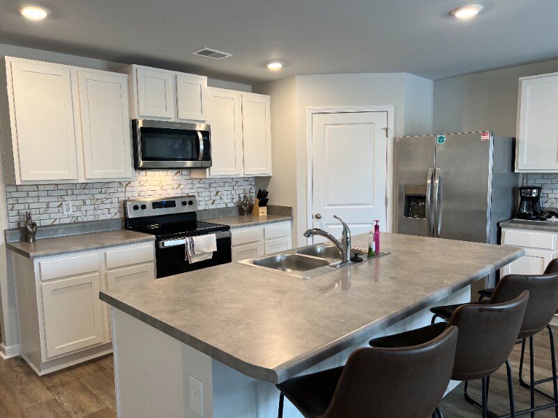 Building Photo - 8183 E Highcroft Dr NE