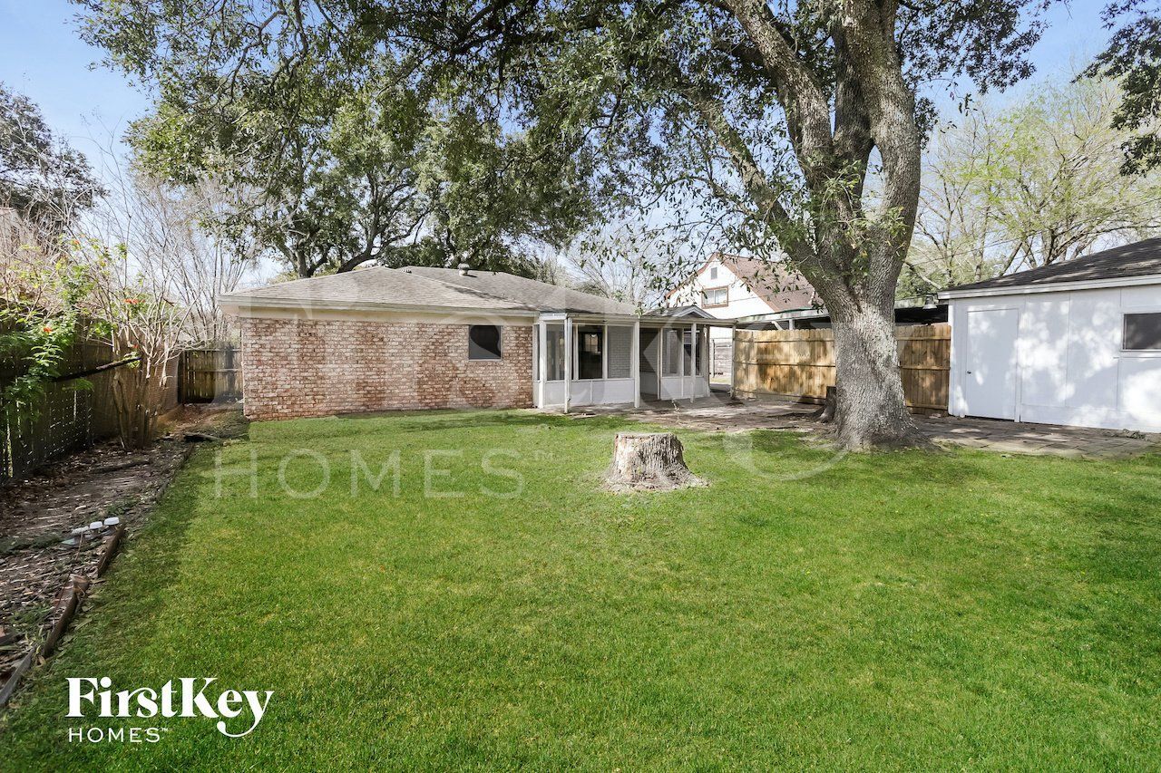 Building Photo - 12115 Hillcroft St