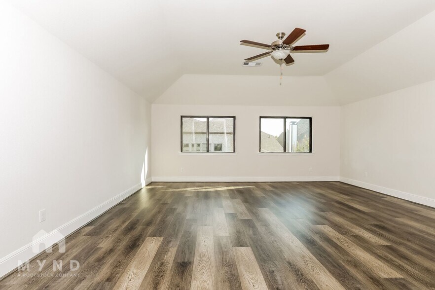 Building Photo - 30627 S Creek Way