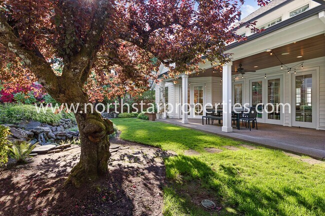 Building Photo - Custom Built Lake Oswego Home Near Lakerid...