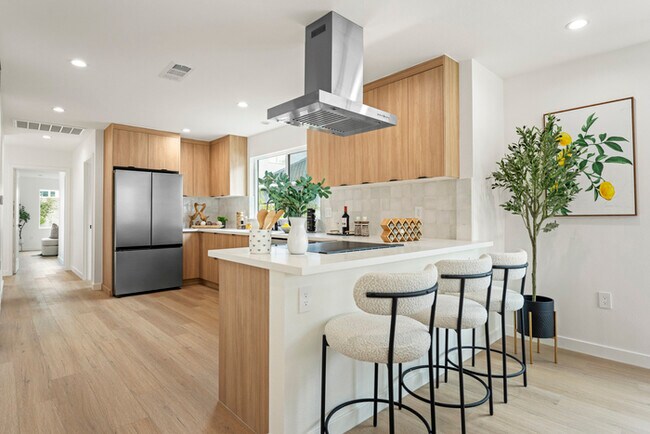 Building Photo - Charming Remodeled Craftsman w/ Modern Finishes in LA