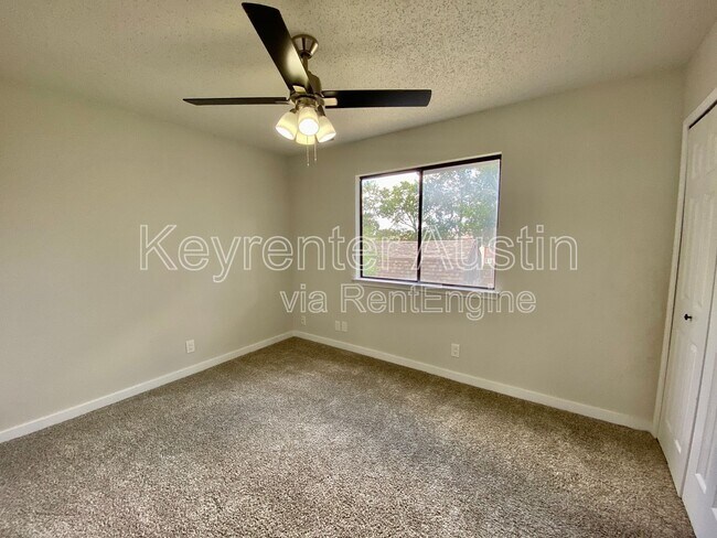 Building Photo - 410 Twin Oak Trail