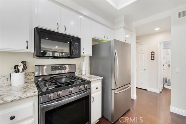 Building Photo - 2 Vía Entrada