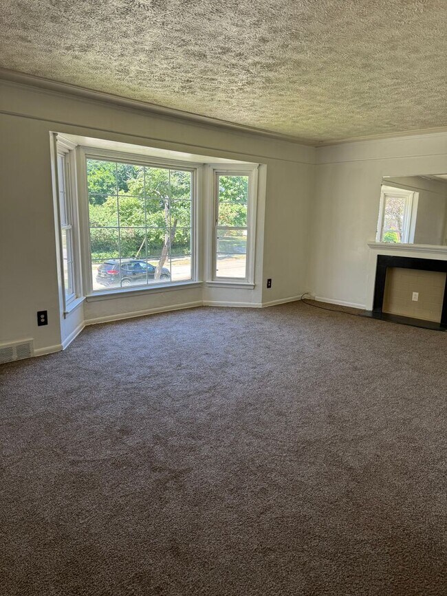 Building Photo - 3641 Ingleside Rd