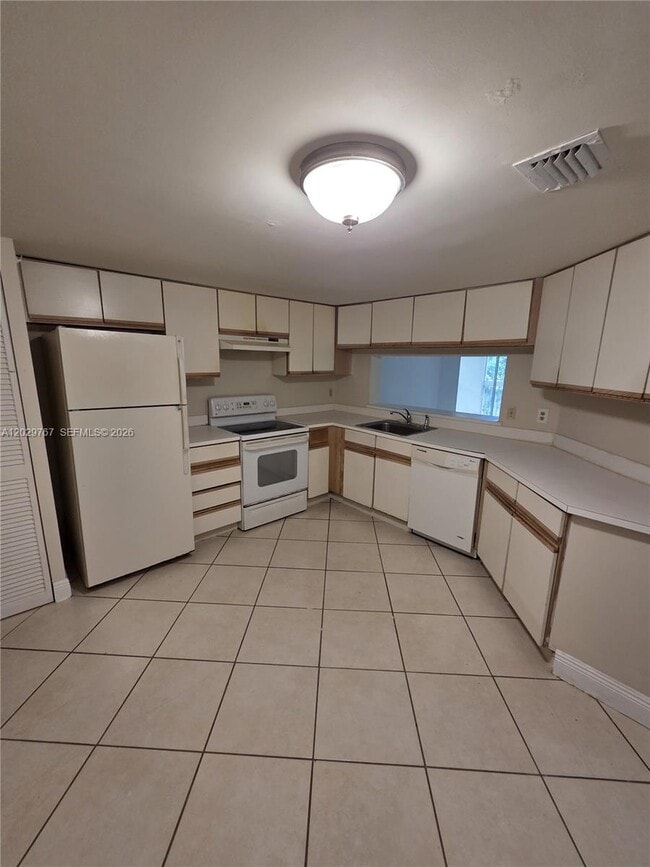 Building Photo - 9901 Westview Dr
