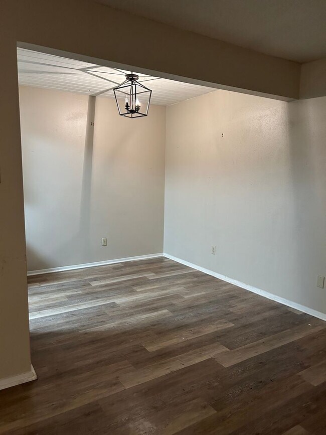 Building Photo - Charming 2 Bed, 1.5 Bath Townhouse in Lafayette!
