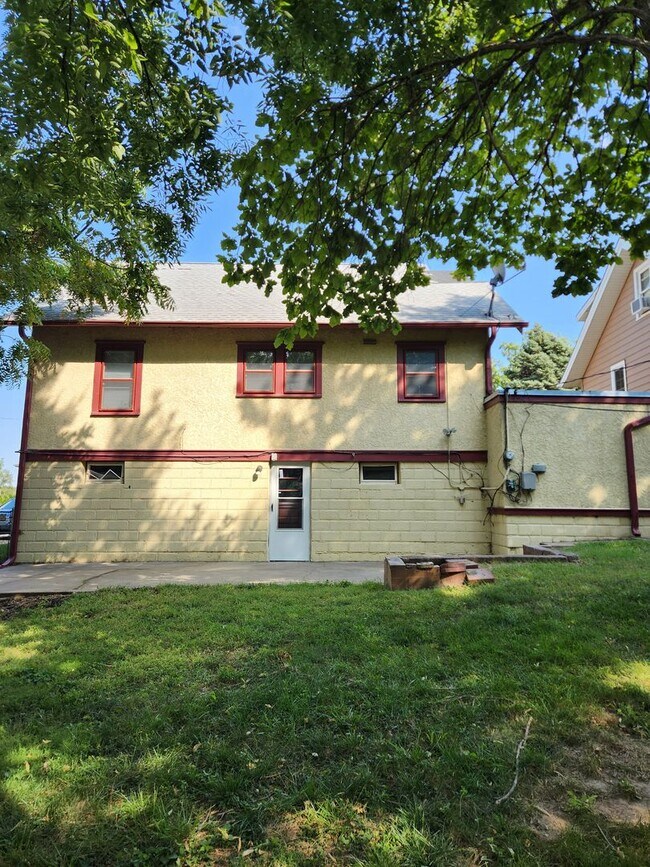 Building Photo - 628 N 47th St