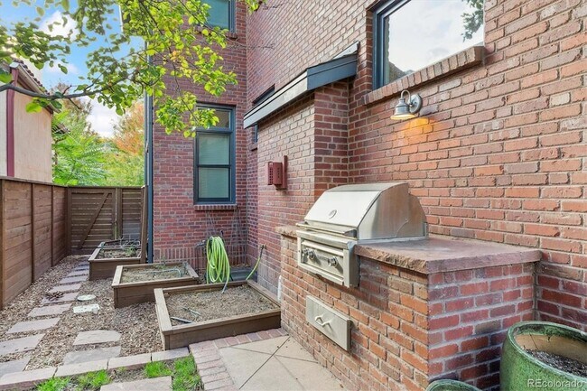 Building Photo - 510 High St