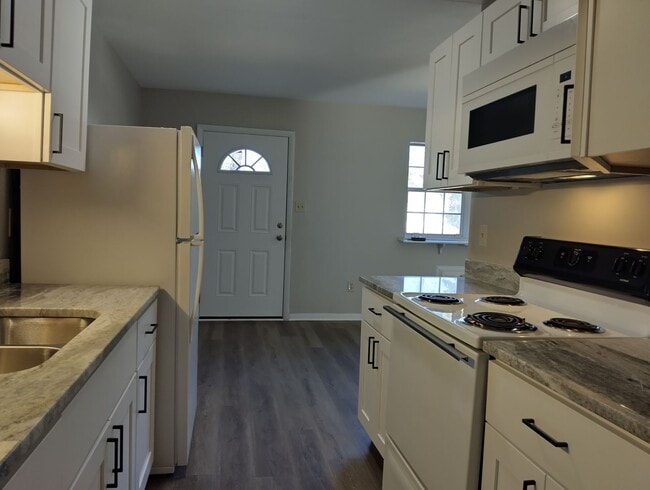 Building Photo - 7604 Bellehaven Dr