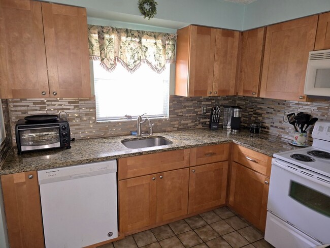 Kitchen - 152 SW 47th Ter