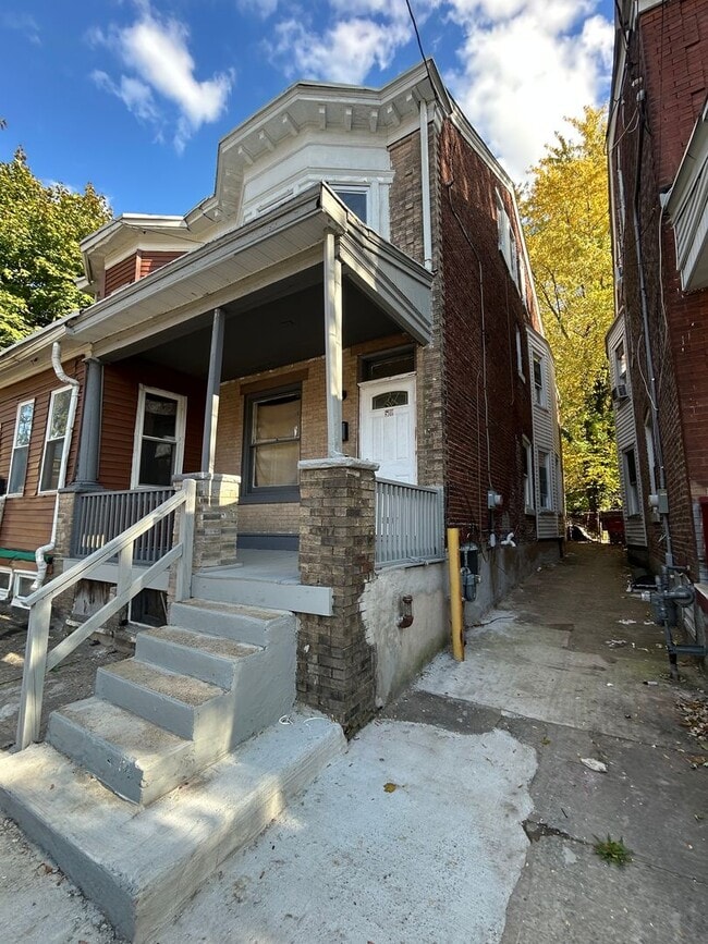 Building Photo - 510 N Hermitage Ave