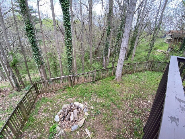 Building Photo - West AVL - Modern Craftsman Style 3 Bedroom