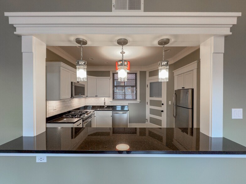 Building Photo - 1940 W Berenice Ave