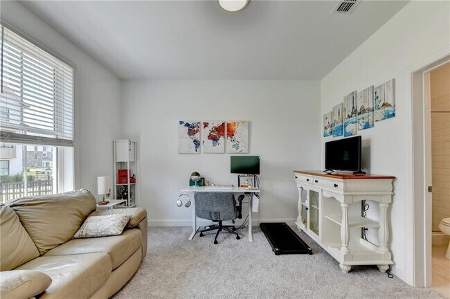 Building Photo - 522 Healy Dr