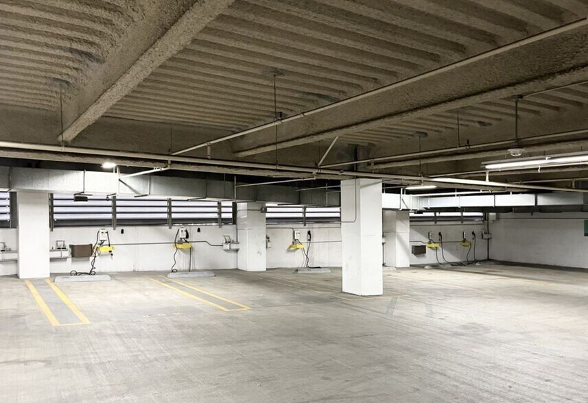 Building Photo - 1100 Wilshire Blvd