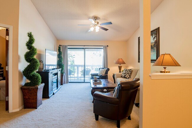 Building Photo - Well-maintained Pensacola Condo with Community Pool & Central Location