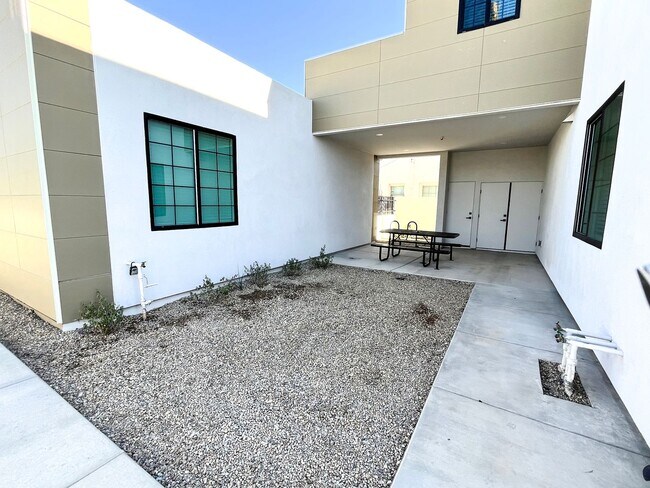 Building Photo - 1453 E Fillmore St