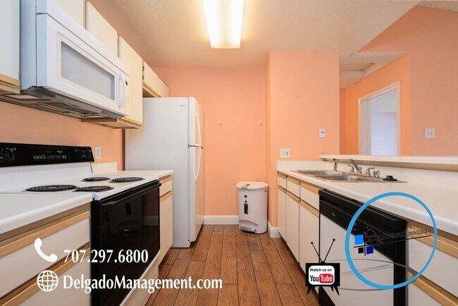 Building Photo - Glen Cove! Large one bedroom