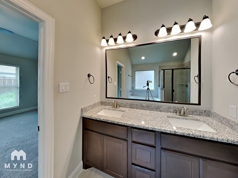 Building Photo - 544 Bradley Dr