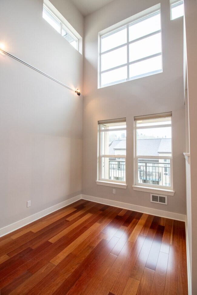 Building Photo - 2Bd/2Ba Mercer Island Condo