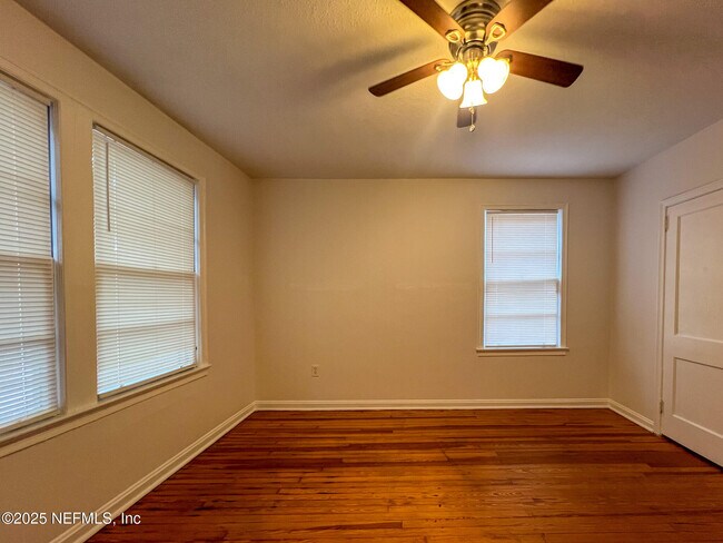 Building Photo - 2575 Myra St