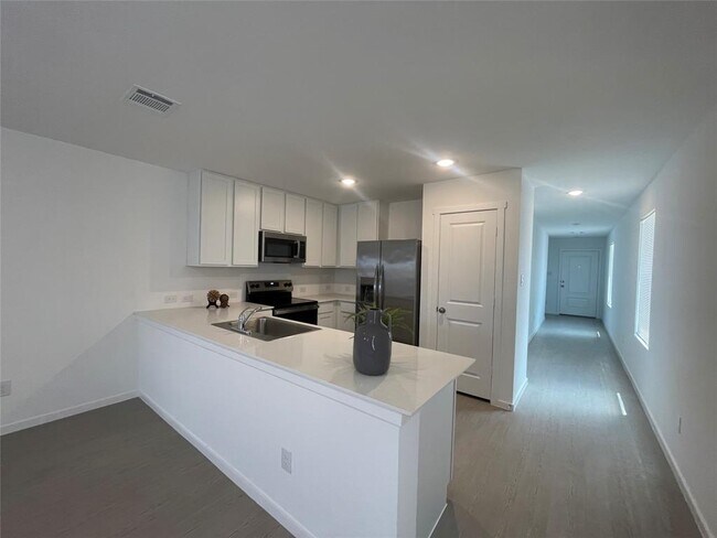 Building Photo - 245 Pastar Fls