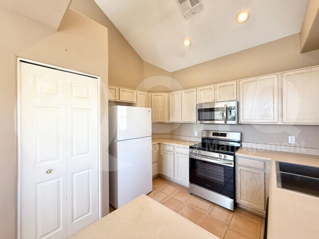 Building Photo - 1001 N Pasadena