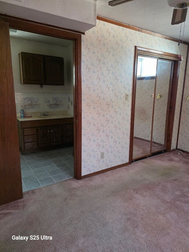 Building Photo - Large 3 Bedrooms, 2 Bath Home for Rent