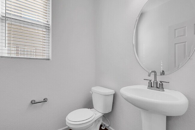 Building Photo - $2,595.00, 3 bed, 2.5 bath Townhouse in Au...