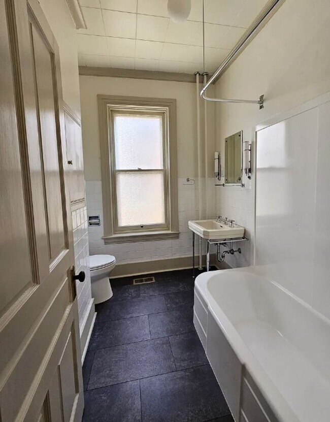 Building Photo - 748 Madison Ave