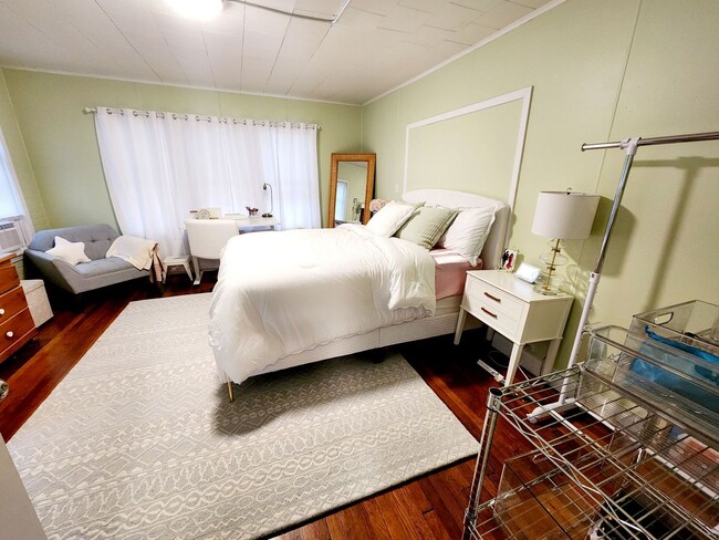 Building Photo - 217 McLane Ave