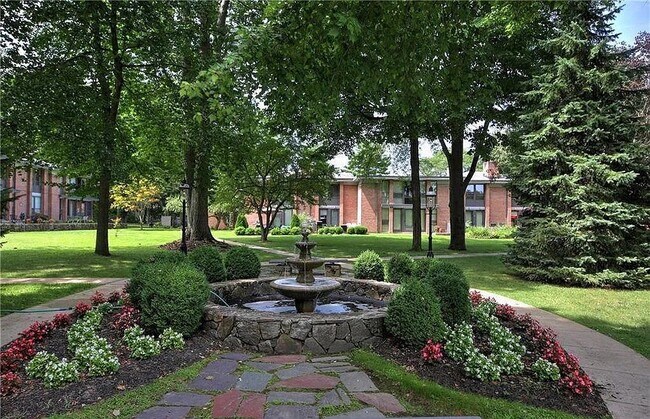 Building Photo - 160 Fairfield Woods Rd