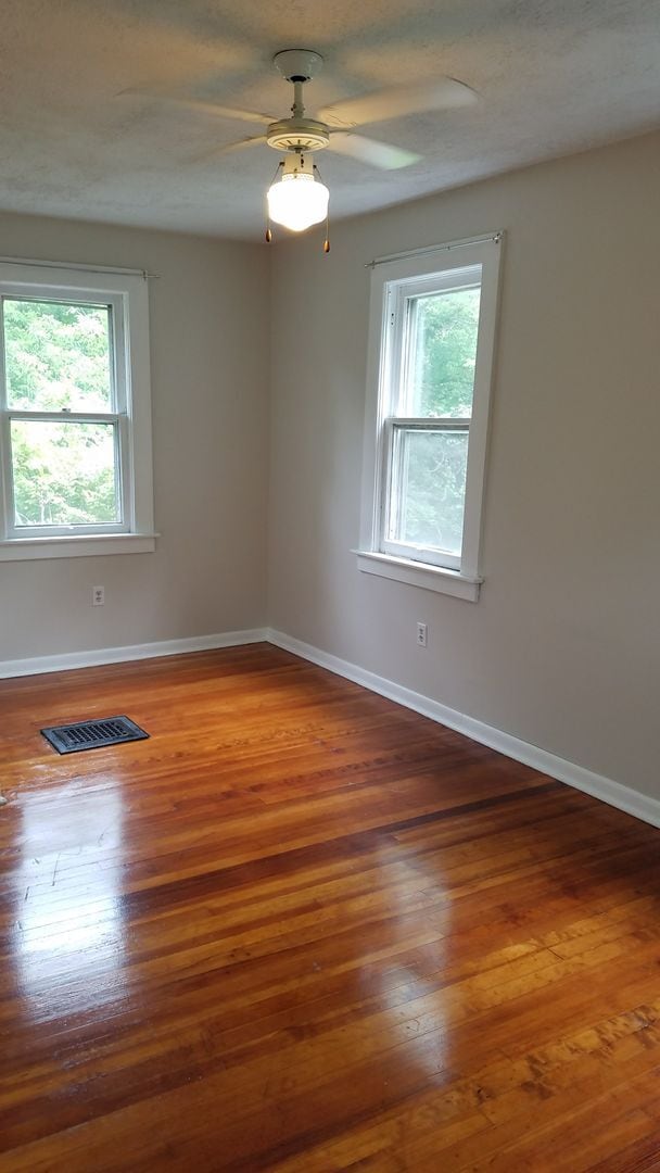 Building Photo - Apartment Available in Village of Liverpool