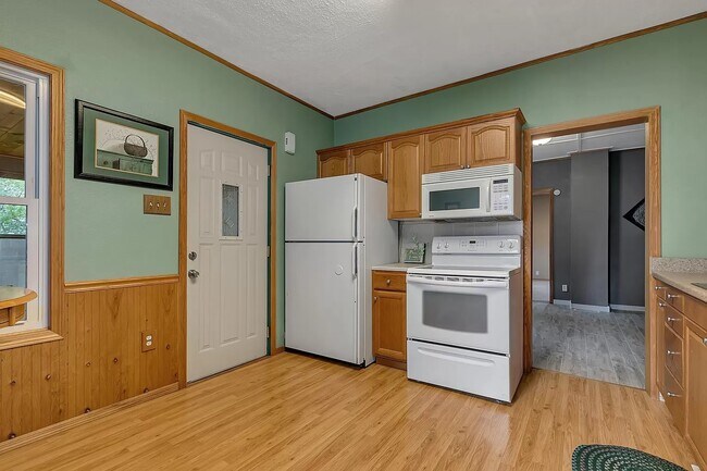 Building Photo - 320 9th Ave N