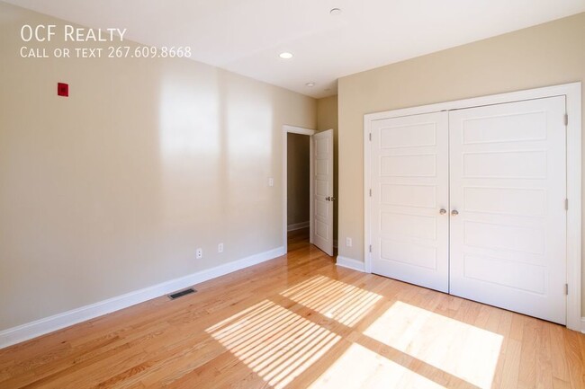 Building Photo - Bi-level Corner Apartment in Point Breeze