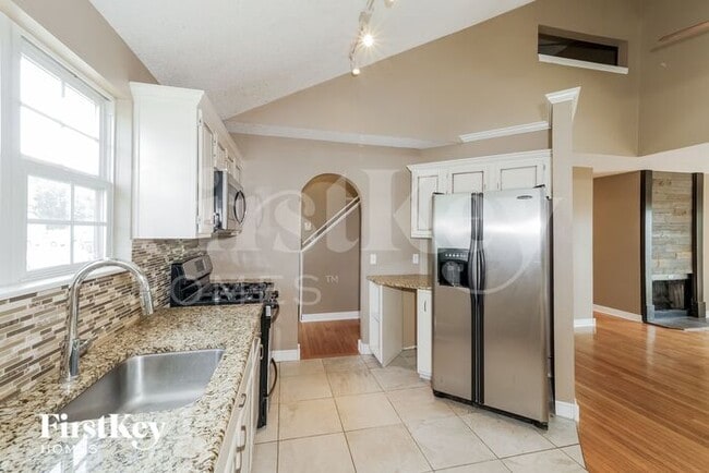 Building Photo - 613 Valley View