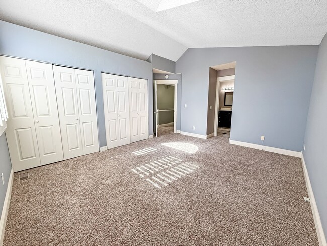 Building Photo - $0 DEPOSIT OPTION. CHARMING TWO-STORY TOWN...