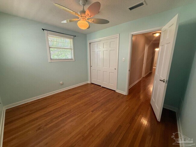 Building Photo - 905 Poinciana Dr