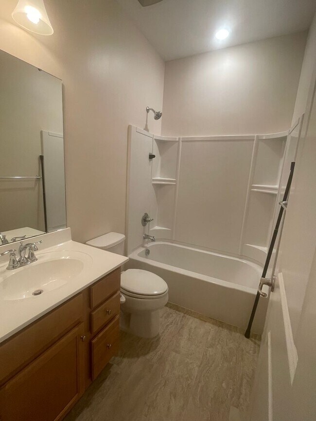 Building Photo - Beautiful home in Clearfield Oaks