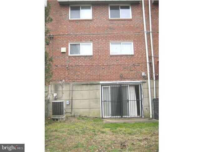 Building Photo - 1227 W Oxford St