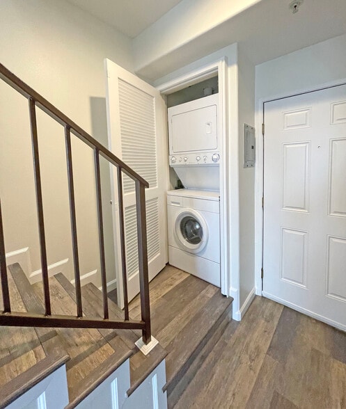 Washer/dryer - 5330 Satsuma Ave